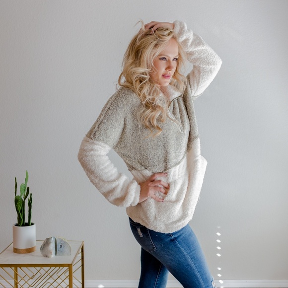 'Block Party' Two-Toned Sherpa Pullover - Grey - Picture 4 of 6